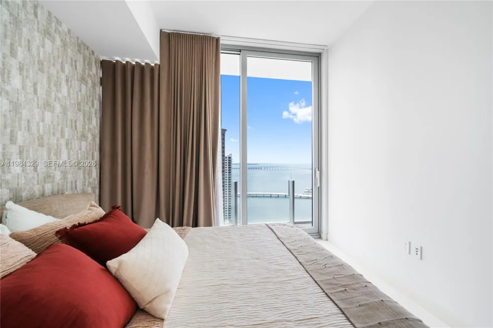 300 Biscayne Boulevard Way #2601E Miami, FL 33131