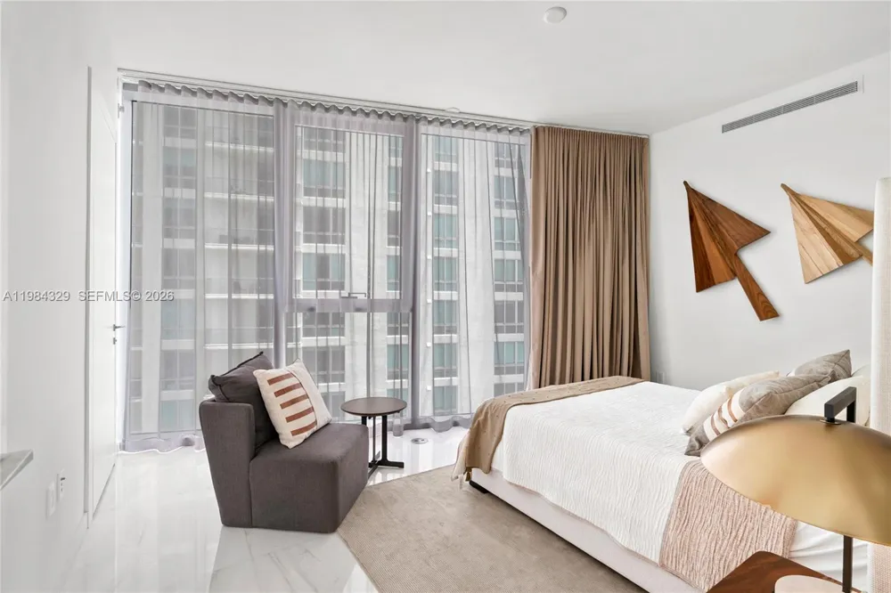 300 Biscayne Boulevard Way #2601E Miami, FL 33131