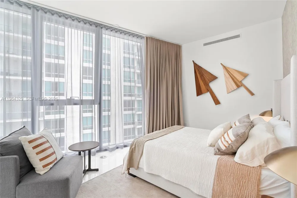 300 Biscayne Boulevard Way #2601E Miami, FL 33131