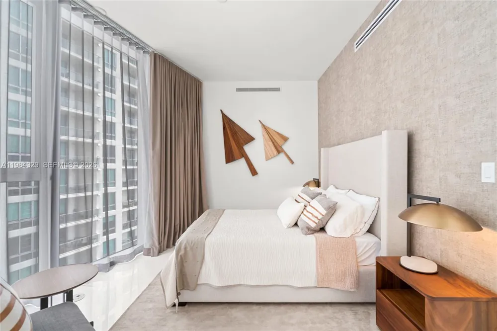 300 Biscayne Boulevard Way #2601E Miami, FL 33131