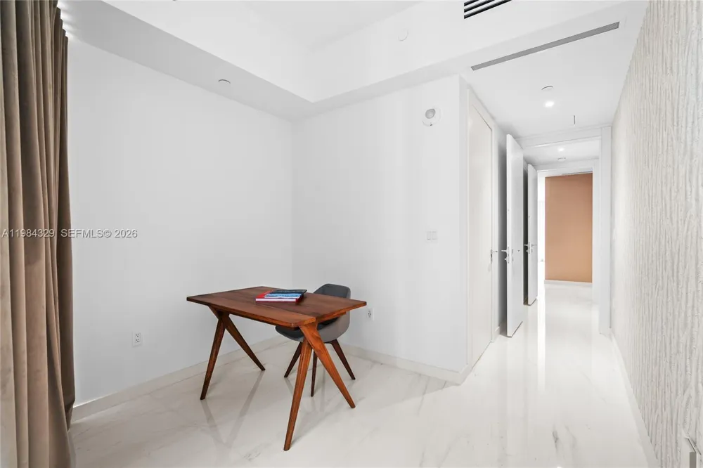 300 Biscayne Boulevard Way #2601E Miami, FL 33131