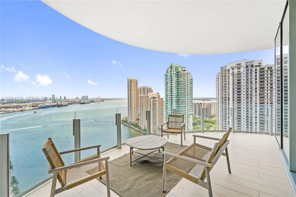 300 Biscayne Boulevard Way #2601E Miami, FL 33131