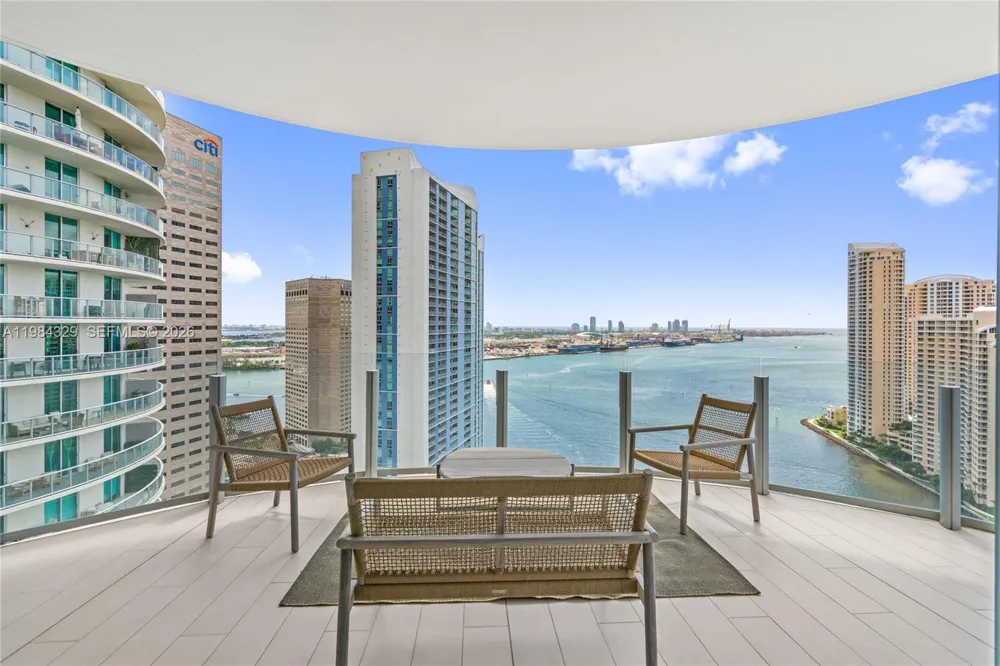 300 Biscayne Boulevard Way #2601E Miami, FL 33131