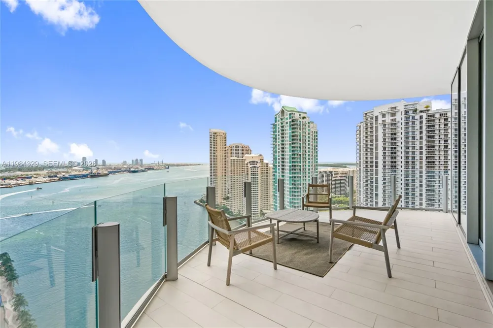 300 Biscayne Boulevard Way #2601E Miami, FL 33131