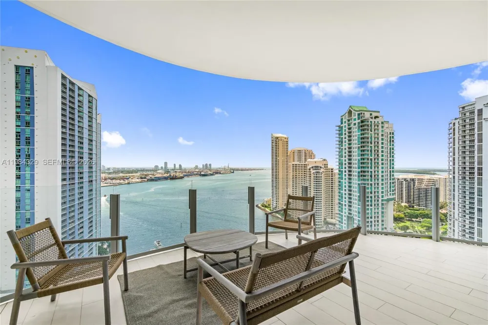 300 Biscayne Boulevard Way #2601E Miami, FL 33131