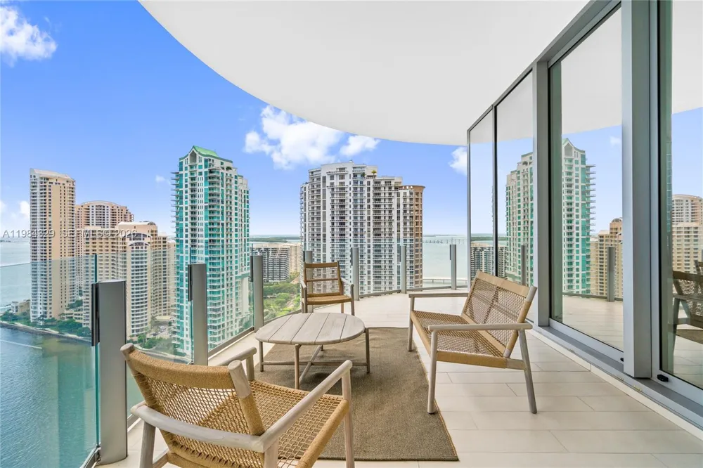 300 Biscayne Boulevard Way #2601E Miami, FL 33131