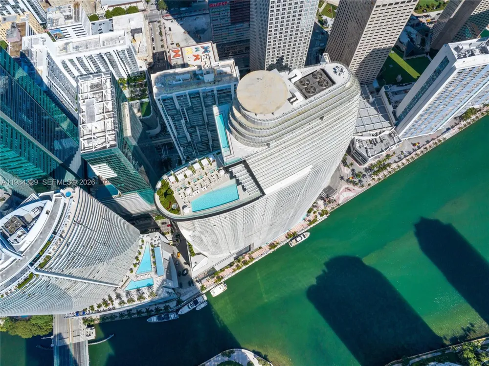 300 Biscayne Boulevard Way #2601E Miami, FL 33131