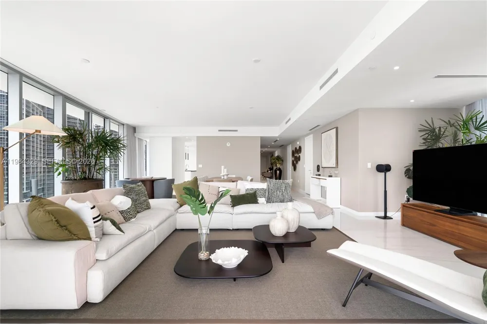 300 Biscayne Boulevard Way #2601E Miami, FL 33131