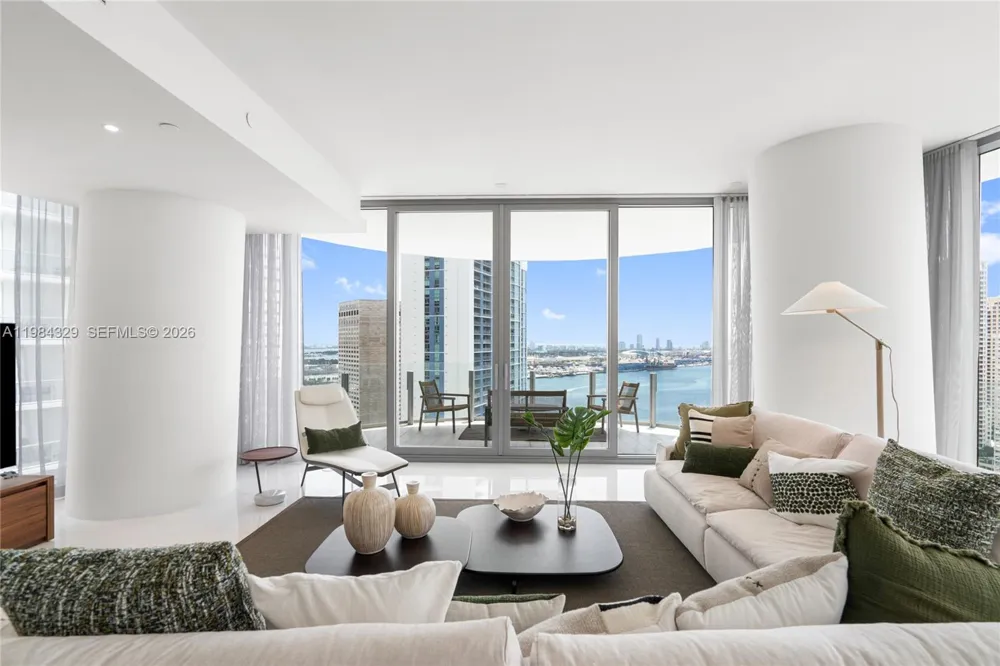 300 Biscayne Boulevard Way #2601E Miami, FL 33131