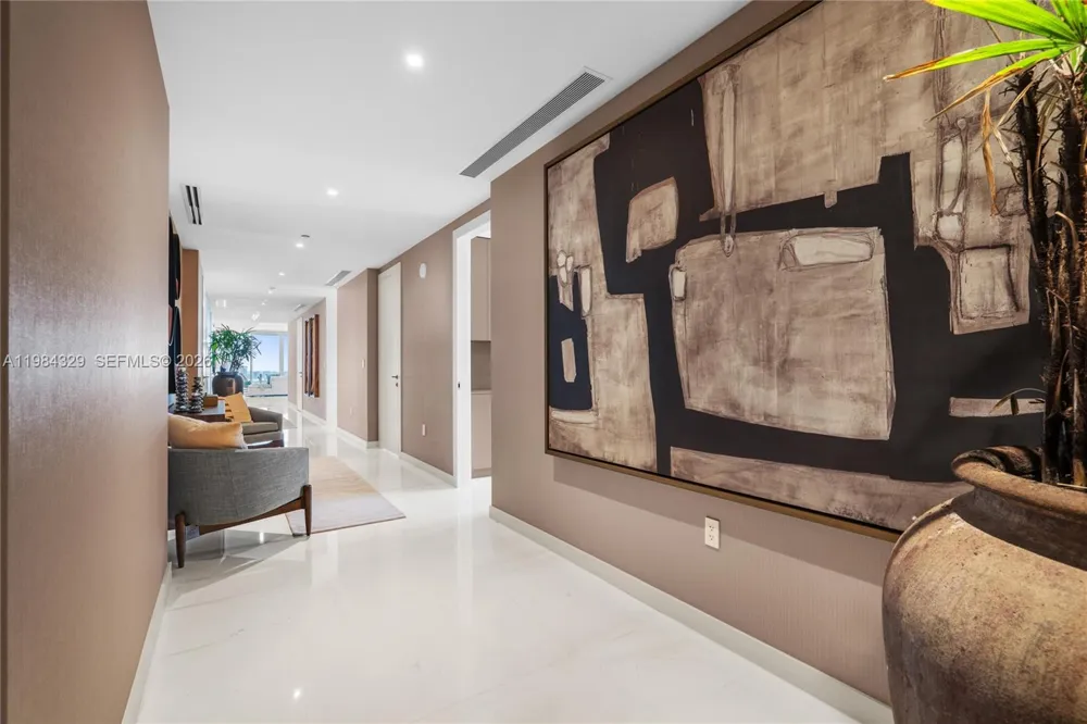 300 Biscayne Boulevard Way #2601E Miami, FL 33131