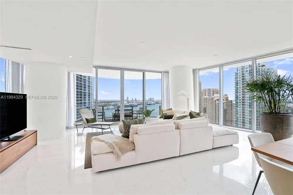 300 Biscayne Boulevard Way #2601E Miami, FL 33131