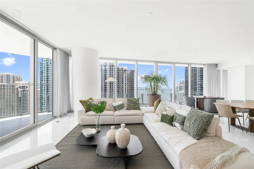 300 Biscayne Boulevard Way #2601E Miami, FL 33131