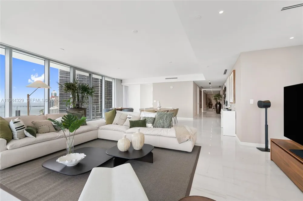300 Biscayne Boulevard Way #2601E Miami, FL 33131