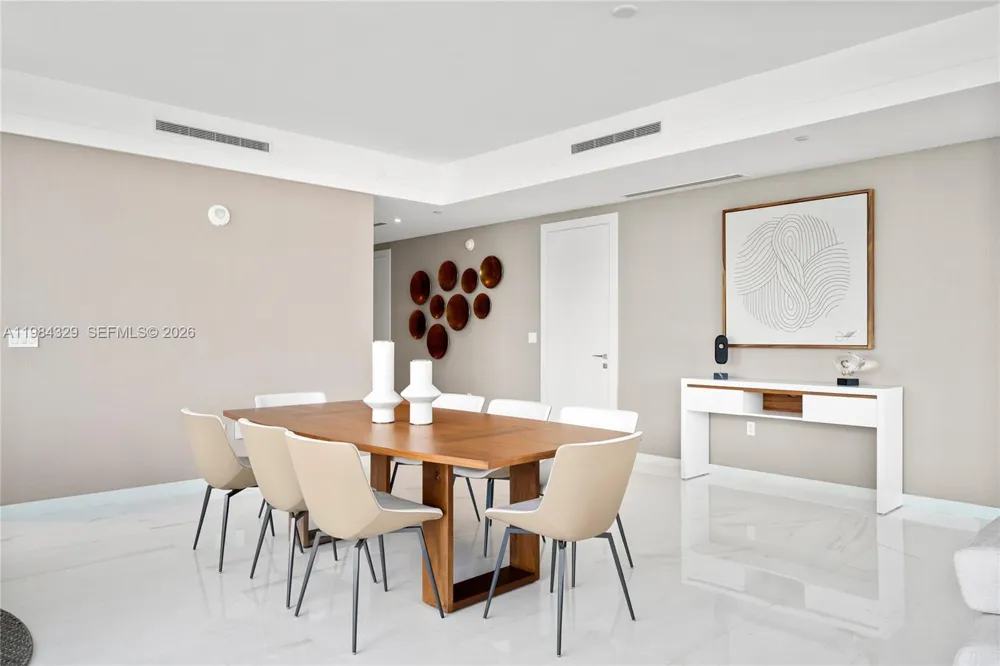 300 Biscayne Boulevard Way #2601E Miami, FL 33131