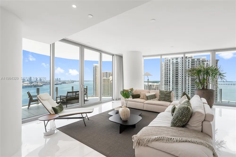 300 Biscayne Boulevard Way #2601E Miami, FL 33131