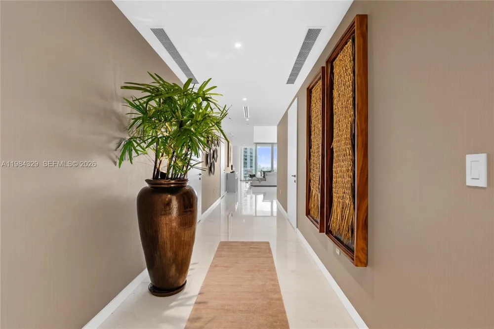 300 Biscayne Boulevard Way #2601E Miami, FL 33131