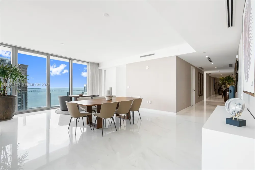 300 Biscayne Boulevard Way #2601E Miami, FL 33131