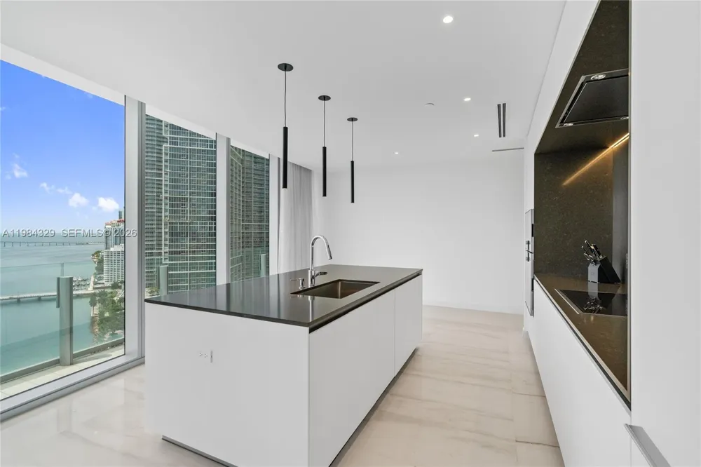 300 Biscayne Boulevard Way #2601E Miami, FL 33131