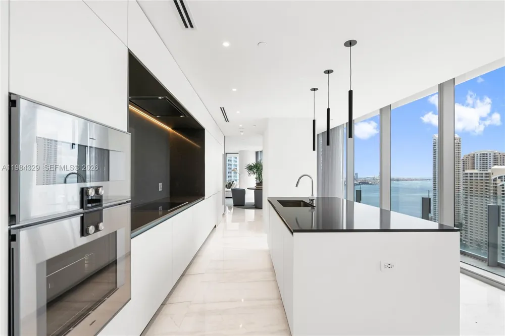 300 Biscayne Boulevard Way #2601E Miami, FL 33131