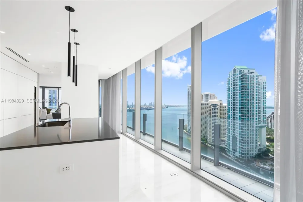 300 Biscayne Boulevard Way #2601E Miami, FL 33131