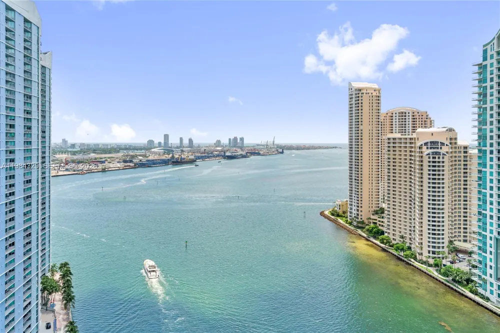 300 Biscayne Boulevard Way #2601E Miami, FL 33131
