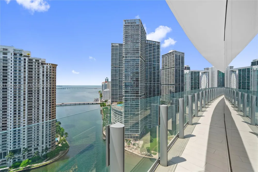 300 Biscayne Boulevard Way #2601E Miami, FL 33131