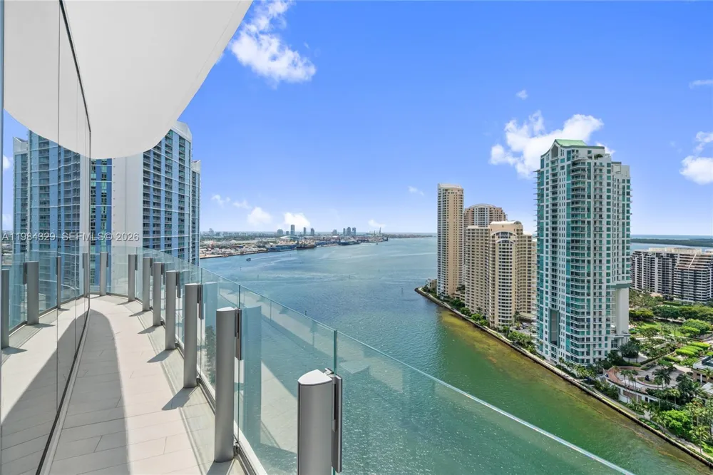 300 Biscayne Boulevard Way #2601E Miami, FL 33131