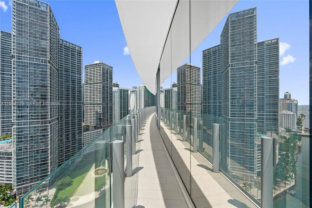 300 Biscayne Boulevard Way #2601E Miami, FL 33131