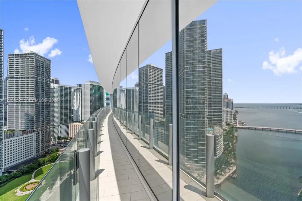 300 Biscayne Boulevard Way #2601E Miami, FL 33131