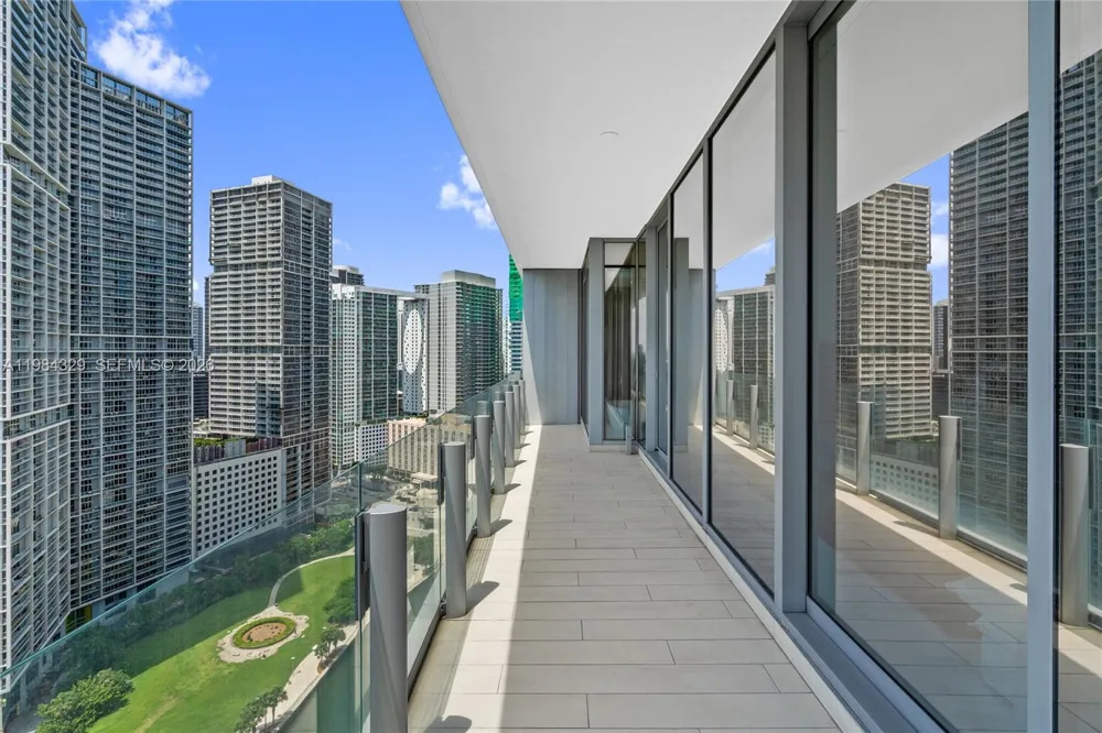 300 Biscayne Boulevard Way #2601E Miami, FL 33131