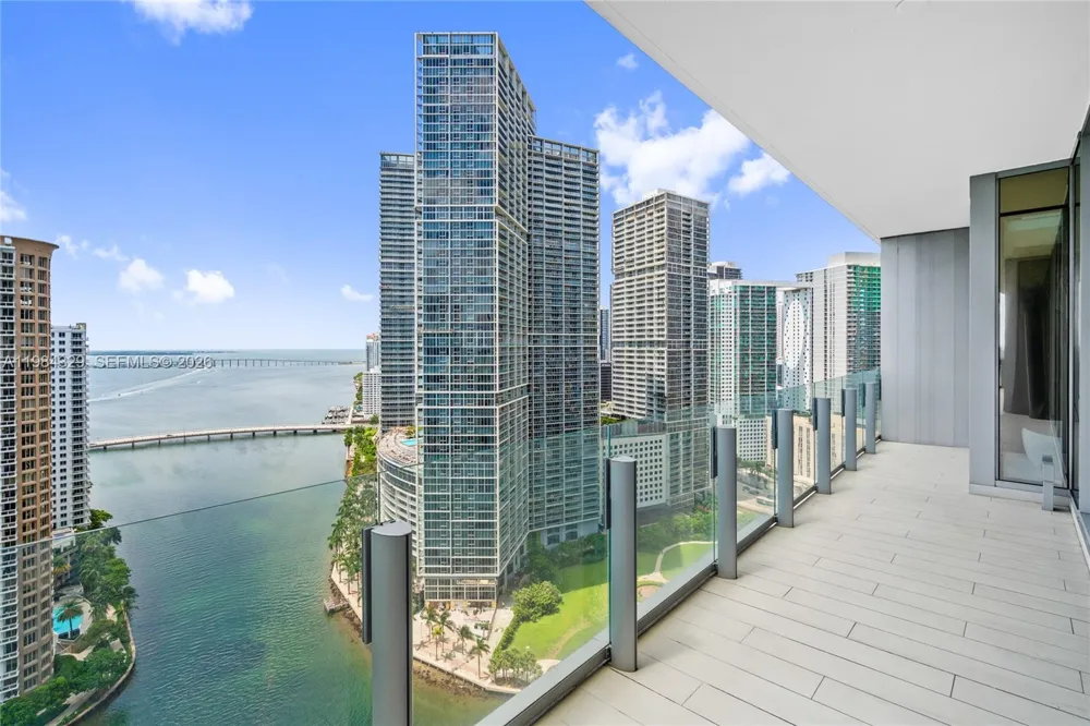 300 Biscayne Boulevard Way #2601E Miami, FL 33131