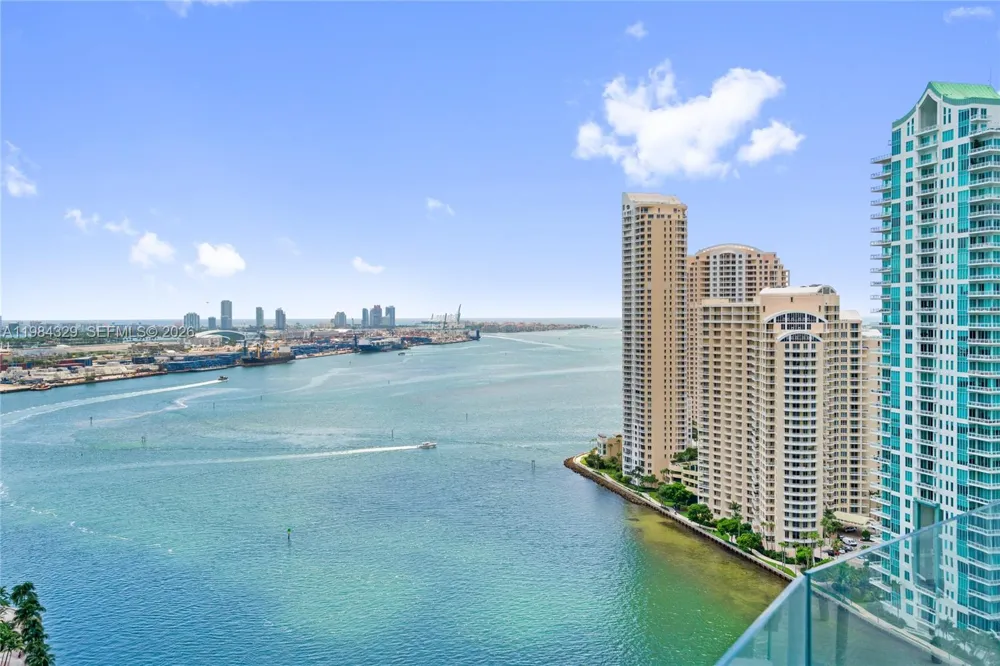 300 Biscayne Boulevard Way #2601E Miami, FL 33131