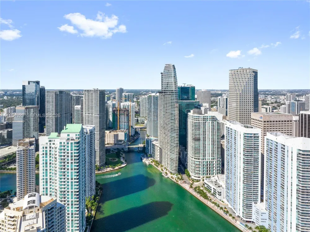 300 Biscayne Boulevard Way #2601E Miami, FL 33131