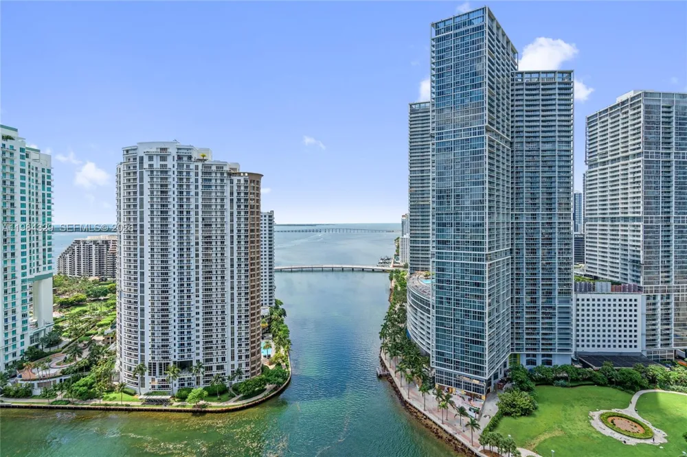 300 Biscayne Boulevard Way #2601E Miami, FL 33131