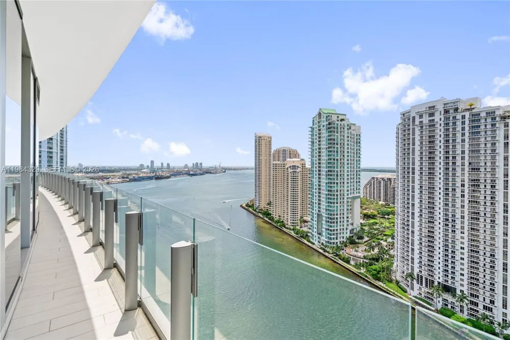 300 Biscayne Boulevard Way #2601E Miami, FL 33131