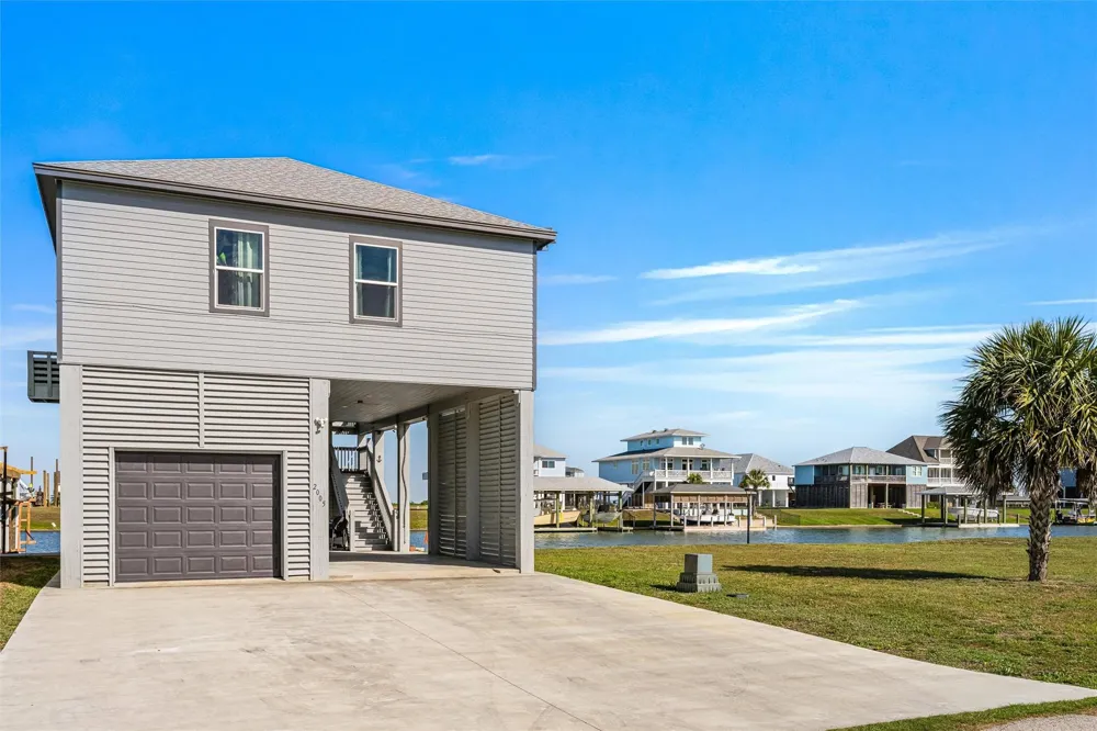 2005 Nelson Street Port Bolivar, TX 77650