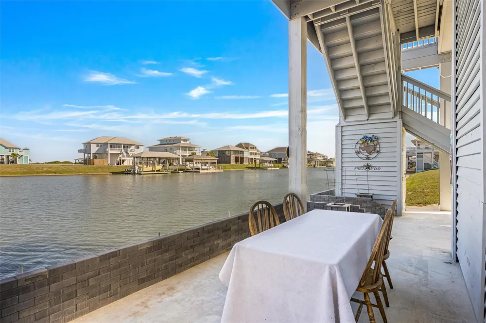 2005 Nelson Street Port Bolivar, TX 77650