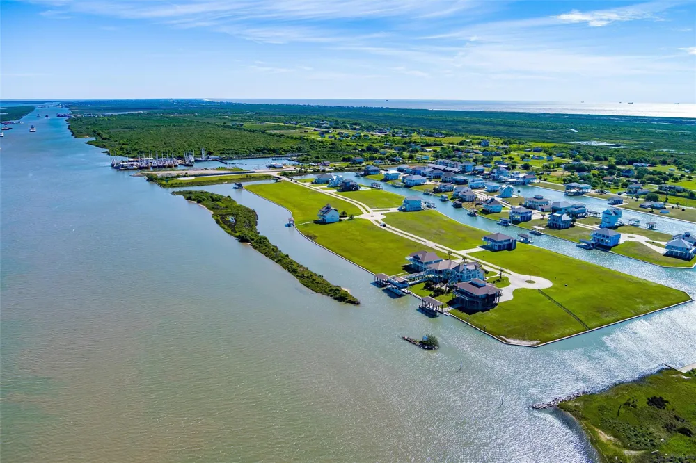 2005 Nelson Street Port Bolivar, TX 77650
