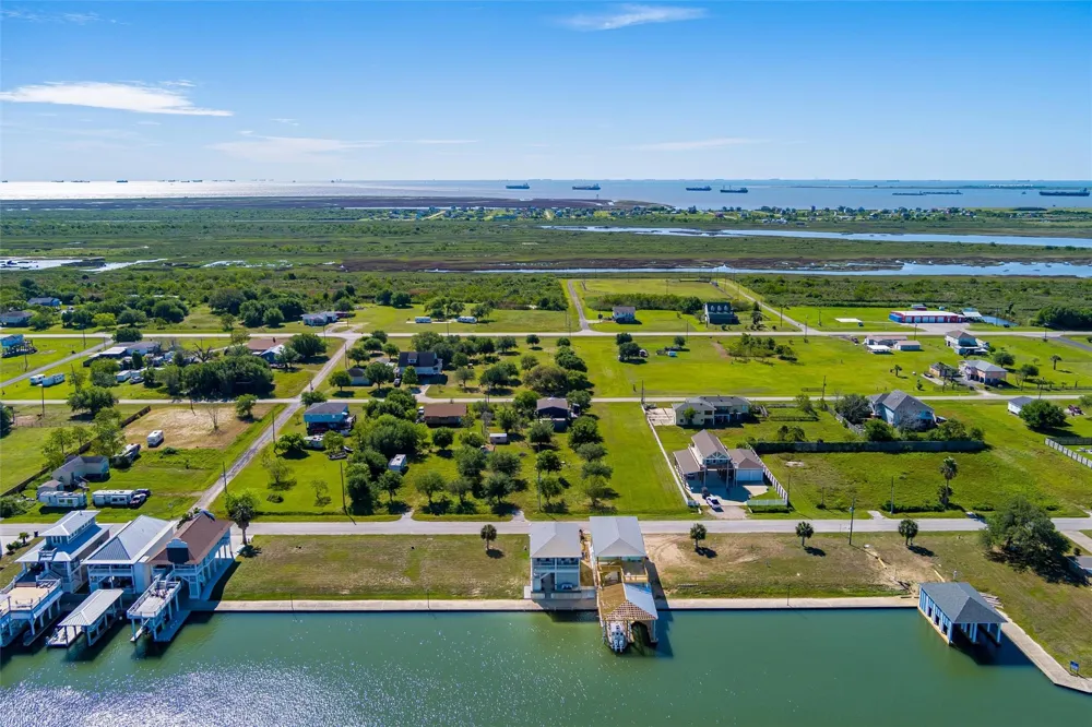 2005 Nelson Street Port Bolivar, TX 77650