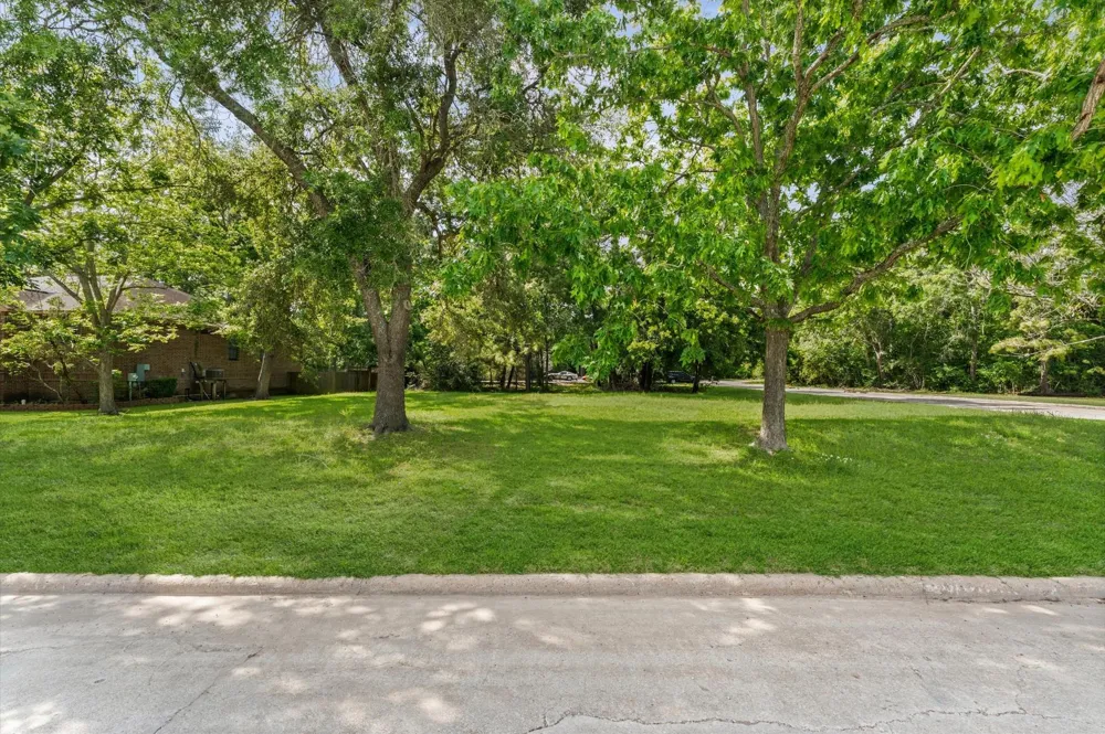 508 Independence Drive Friendswood, TX 77546