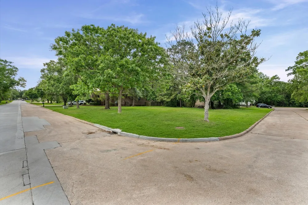508 Independence Drive Friendswood, TX 77546