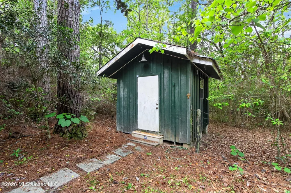 7061 Bayou Talla Lane Kiln, MS 39556