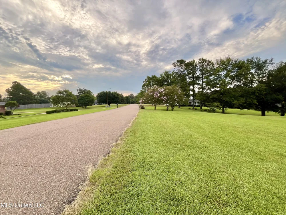 13 Canebrake Drive Crystal Springs, MS 39059