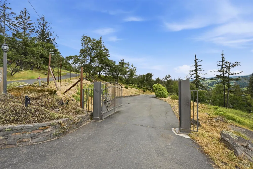 3577 Deer Trail Road Santa Rosa, CA 95404