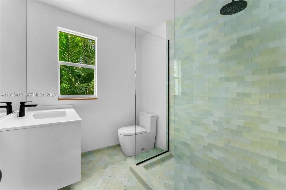 5812 Alton Rd Miami Beach, FL 33140