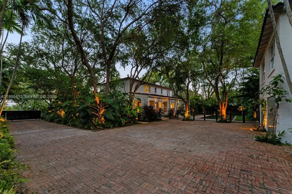 5812 Alton Rd Miami Beach, FL 33140
