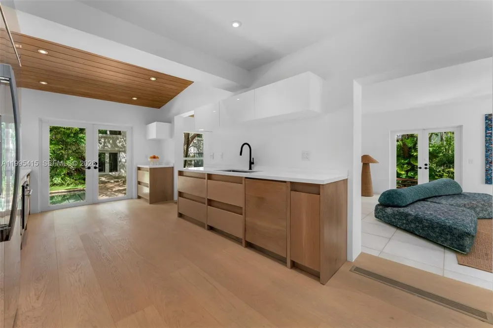 5812 Alton Rd Miami Beach, FL 33140