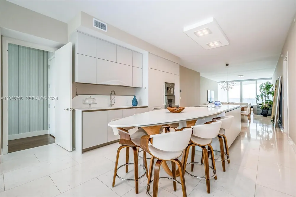 16901 Collins Ave #903 Sunny Isles Beach, FL 33160