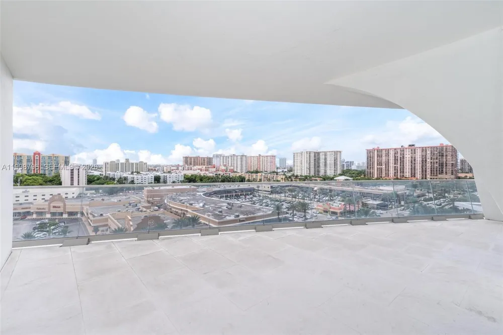 16901 Collins Ave #903 Sunny Isles Beach, FL 33160