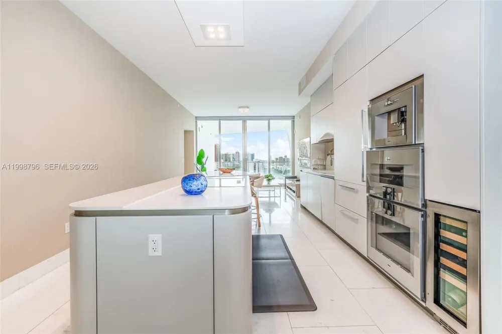 16901 Collins Ave #903 Sunny Isles Beach, FL 33160